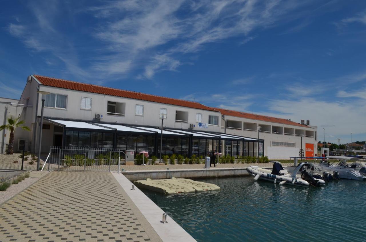 Apartments Pirovcanka พิโรวัซ ภายนอก รูปภาพ