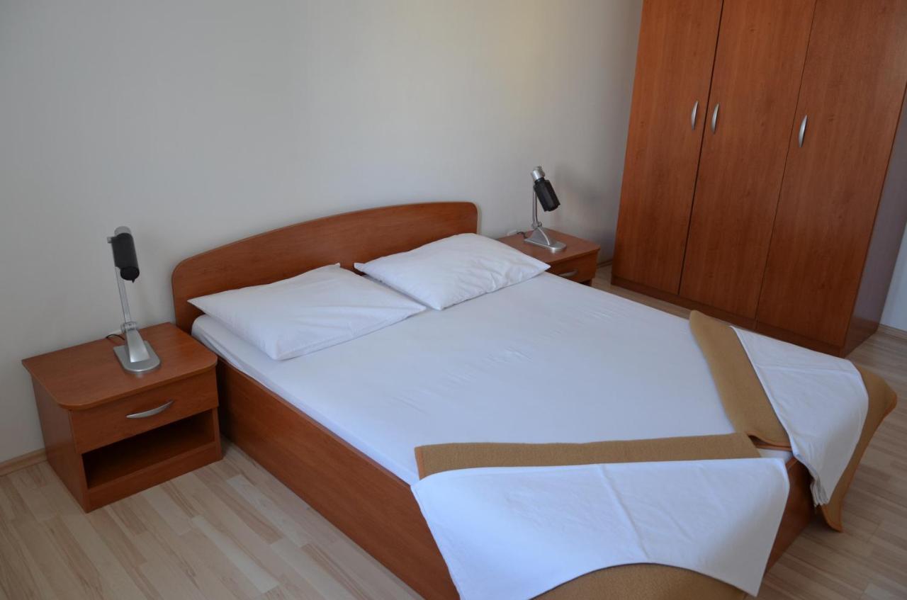 Apartments Pirovcanka พิโรวัซ ภายนอก รูปภาพ