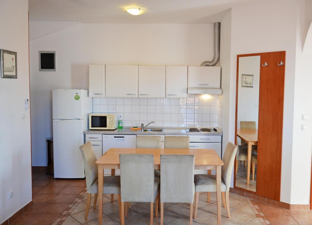 Apartments Pirovcanka พิโรวัซ ภายนอก รูปภาพ